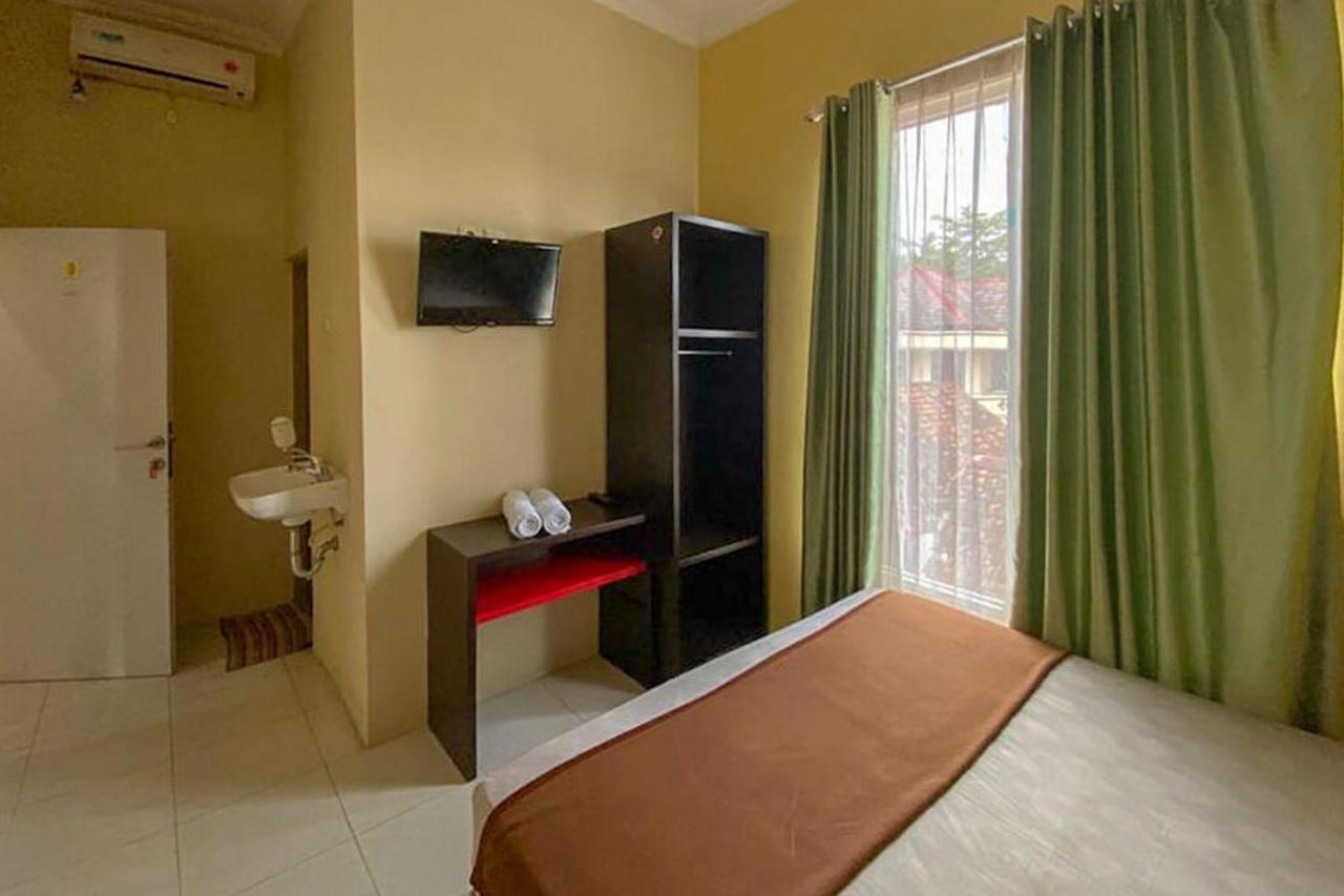 Rama Shinta Homestay Near Gembira Loka Zoo Redpartner Джок'якарта Екстер'єр фото